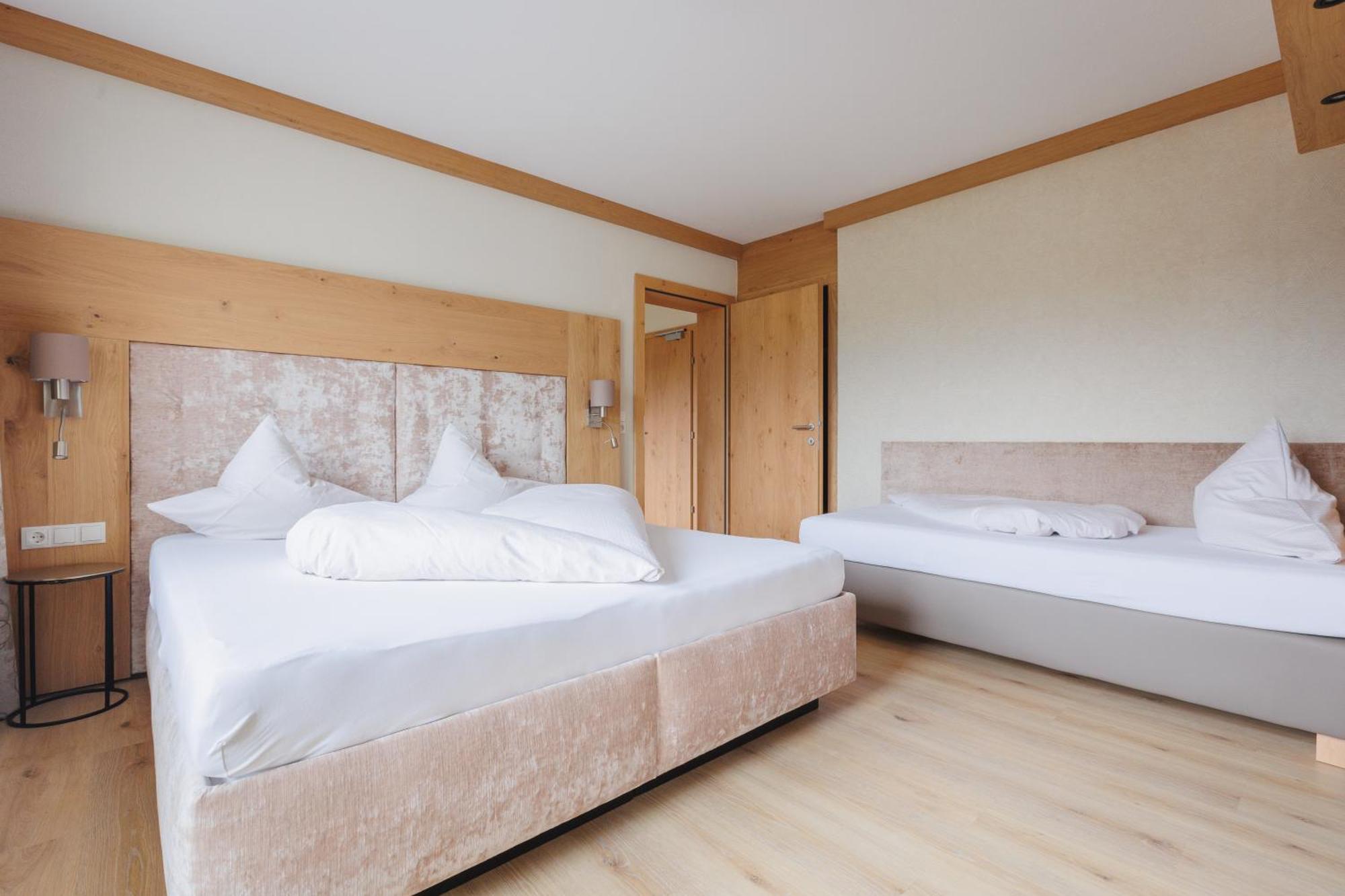 Hin&Weg Das Aparthotel Ried im Zillertal Buitenkant foto